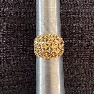 (SOLD) Vintage Solid 14k Diamond Cut Filigree Ring Approximate Size 6 (4 grams)